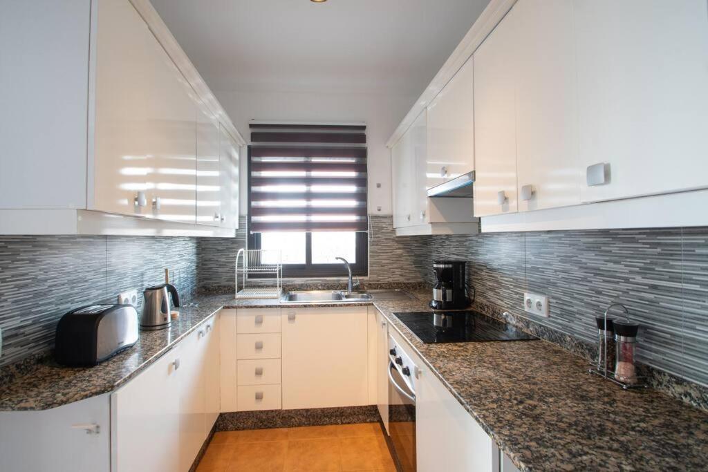 פלאיה בלנקה Casa Marlay Spacious, Heated Pool, Bbq & Fast Wi-Fi Only 15 Minutes Walk To Town מראה חיצוני תמונה