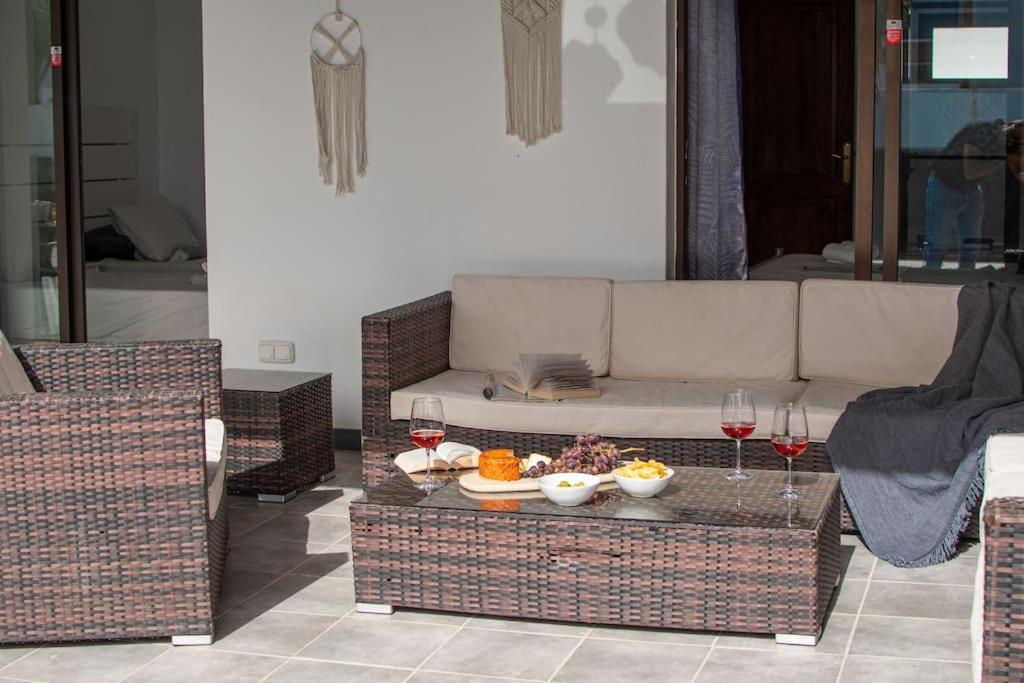 פלאיה בלנקה Casa Marlay Spacious, Heated Pool, Bbq & Fast Wi-Fi Only 15 Minutes Walk To Town מראה חיצוני תמונה