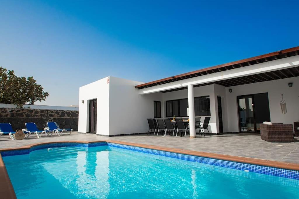 פלאיה בלנקה Casa Marlay Spacious, Heated Pool, Bbq & Fast Wi-Fi Only 15 Minutes Walk To Town מראה חיצוני תמונה