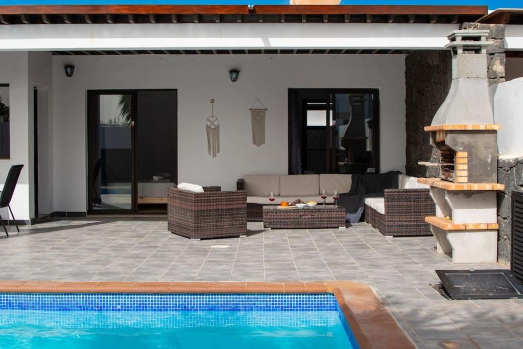 פלאיה בלנקה Casa Marlay Spacious, Heated Pool, Bbq & Fast Wi-Fi Only 15 Minutes Walk To Town מראה חיצוני תמונה