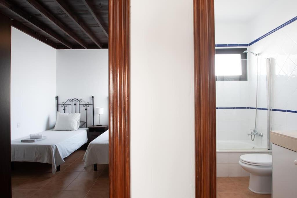 פלאיה בלנקה Casa Marlay Spacious, Heated Pool, Bbq & Fast Wi-Fi Only 15 Minutes Walk To Town מראה חיצוני תמונה