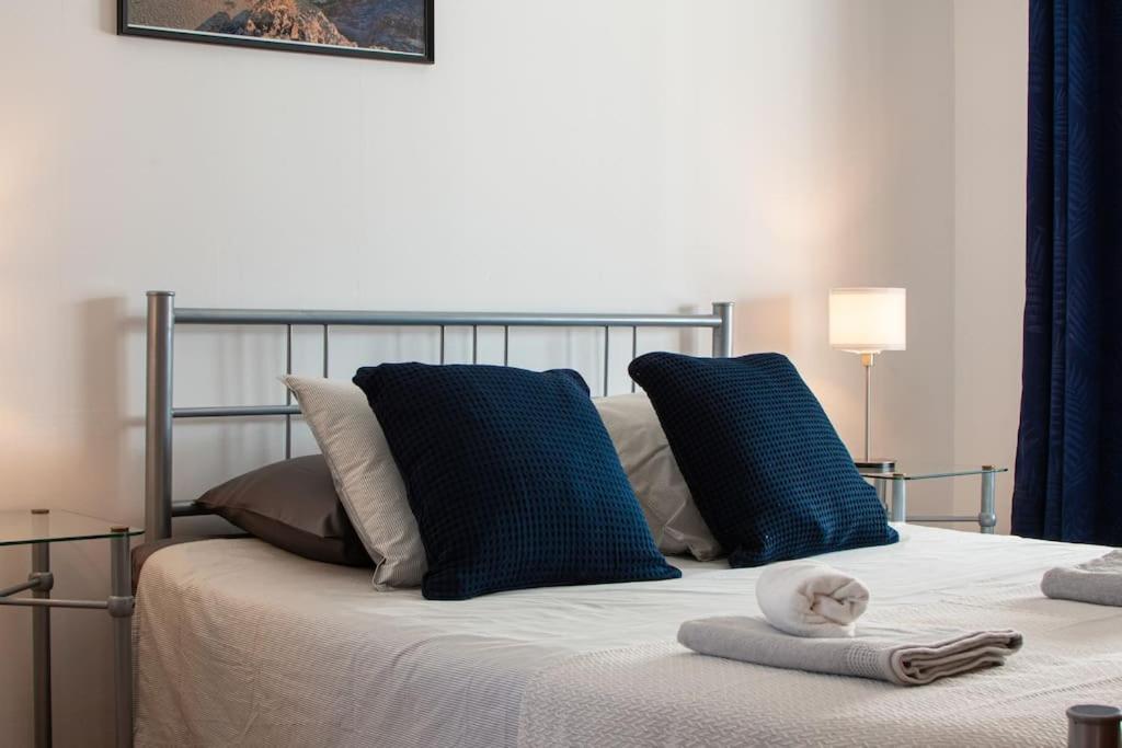פלאיה בלנקה Casa Marlay Spacious, Heated Pool, Bbq & Fast Wi-Fi Only 15 Minutes Walk To Town מראה חיצוני תמונה