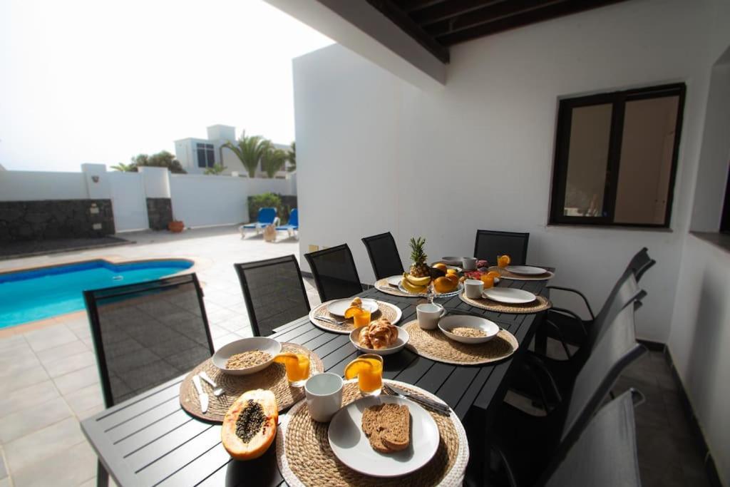 פלאיה בלנקה Casa Marlay Spacious, Heated Pool, Bbq & Fast Wi-Fi Only 15 Minutes Walk To Town מראה חיצוני תמונה
