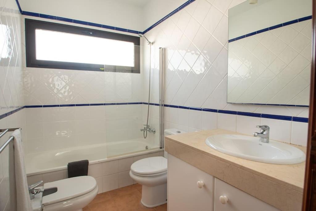 פלאיה בלנקה Casa Marlay Spacious, Heated Pool, Bbq & Fast Wi-Fi Only 15 Minutes Walk To Town מראה חיצוני תמונה