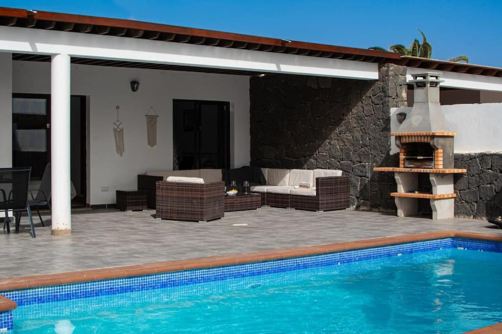 פלאיה בלנקה Casa Marlay Spacious, Heated Pool, Bbq & Fast Wi-Fi Only 15 Minutes Walk To Town מראה חיצוני תמונה