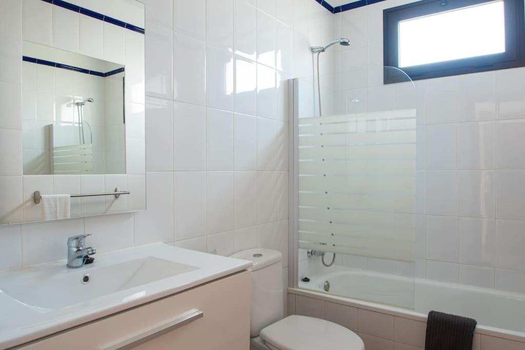 פלאיה בלנקה Casa Marlay Spacious, Heated Pool, Bbq & Fast Wi-Fi Only 15 Minutes Walk To Town מראה חיצוני תמונה