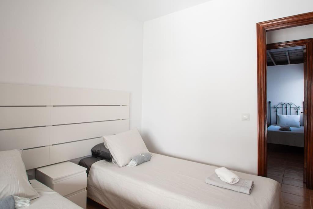 פלאיה בלנקה Casa Marlay Spacious, Heated Pool, Bbq & Fast Wi-Fi Only 15 Minutes Walk To Town מראה חיצוני תמונה
