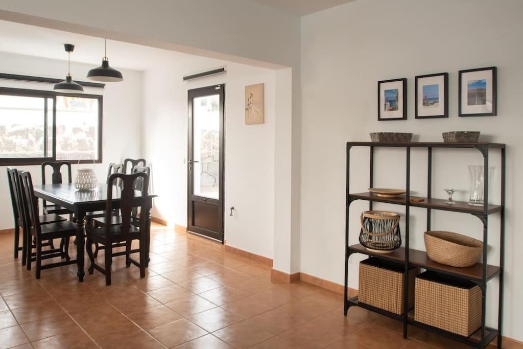 פלאיה בלנקה Casa Marlay Spacious, Heated Pool, Bbq & Fast Wi-Fi Only 15 Minutes Walk To Town מראה חיצוני תמונה