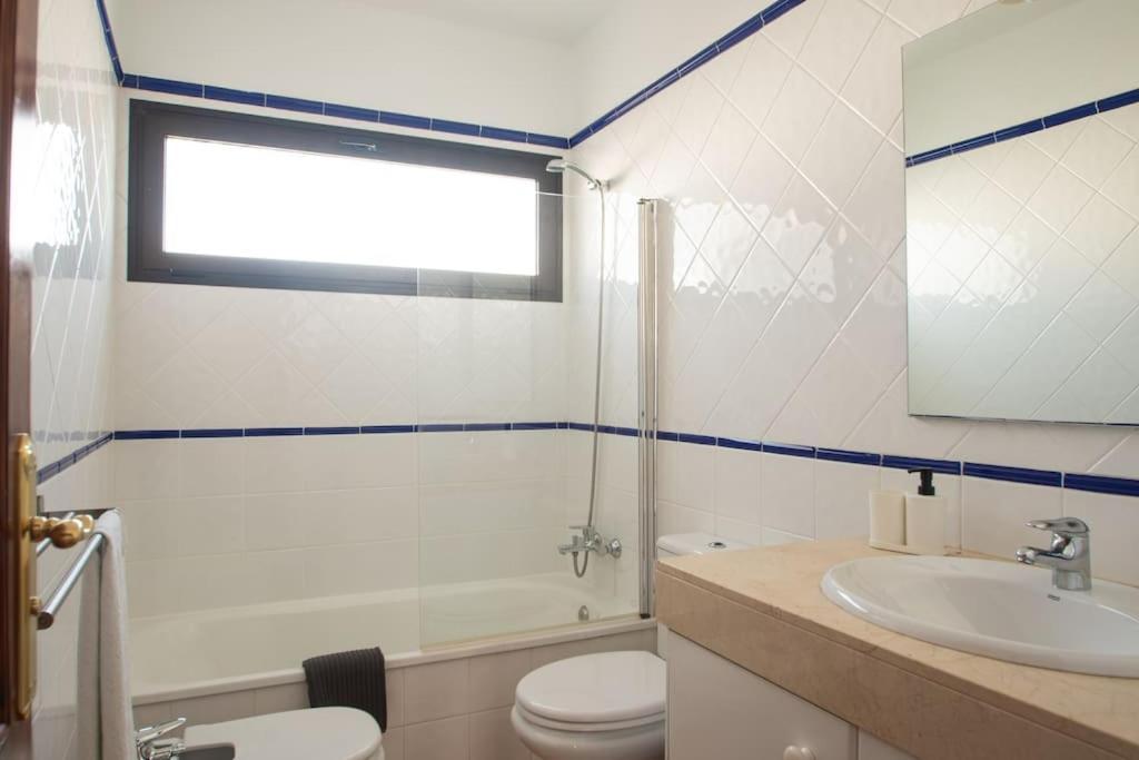 פלאיה בלנקה Casa Marlay Spacious, Heated Pool, Bbq & Fast Wi-Fi Only 15 Minutes Walk To Town מראה חיצוני תמונה