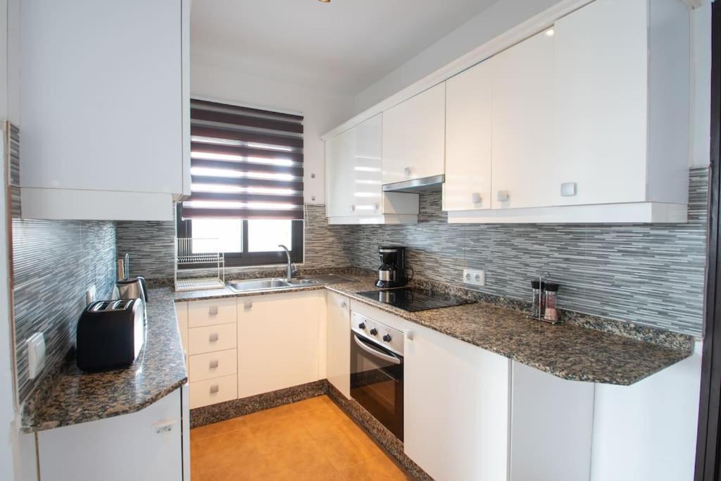 פלאיה בלנקה Casa Marlay Spacious, Heated Pool, Bbq & Fast Wi-Fi Only 15 Minutes Walk To Town מראה חיצוני תמונה