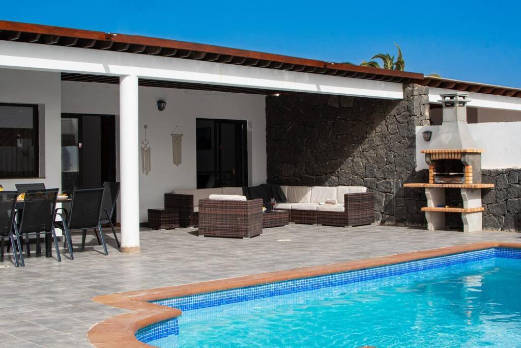 פלאיה בלנקה Casa Marlay Spacious, Heated Pool, Bbq & Fast Wi-Fi Only 15 Minutes Walk To Town מראה חיצוני תמונה